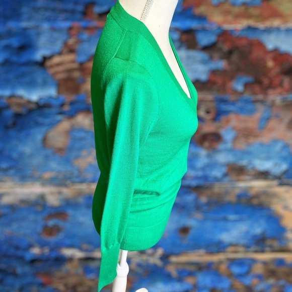 J. Crew 100% Merino Wool V-Neck Sweater in Kelly Green Size XS - Picture 10 of 13